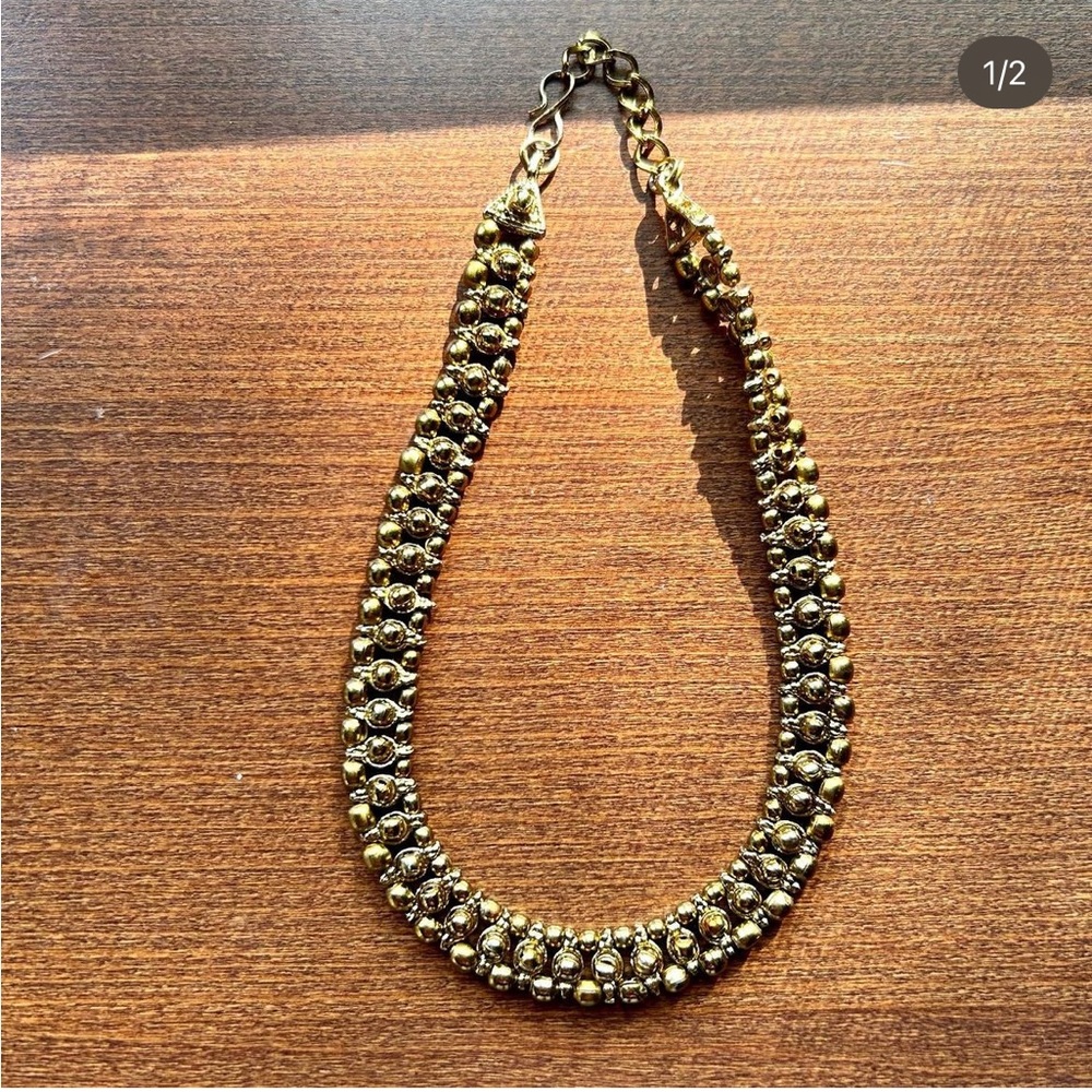South Asian choker